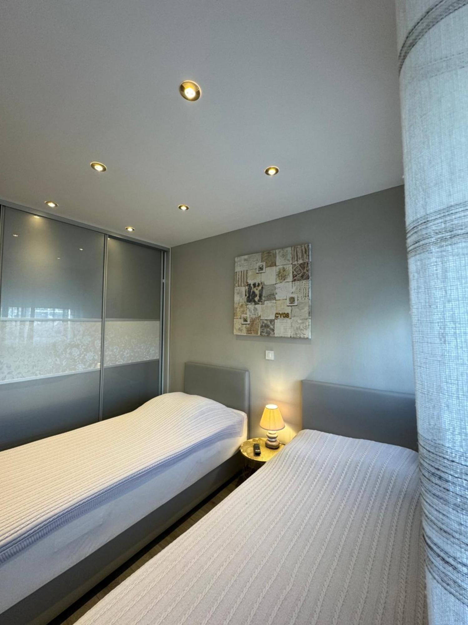 Apartment Astra With Private Parking สปลิท ภายนอก รูปภาพ