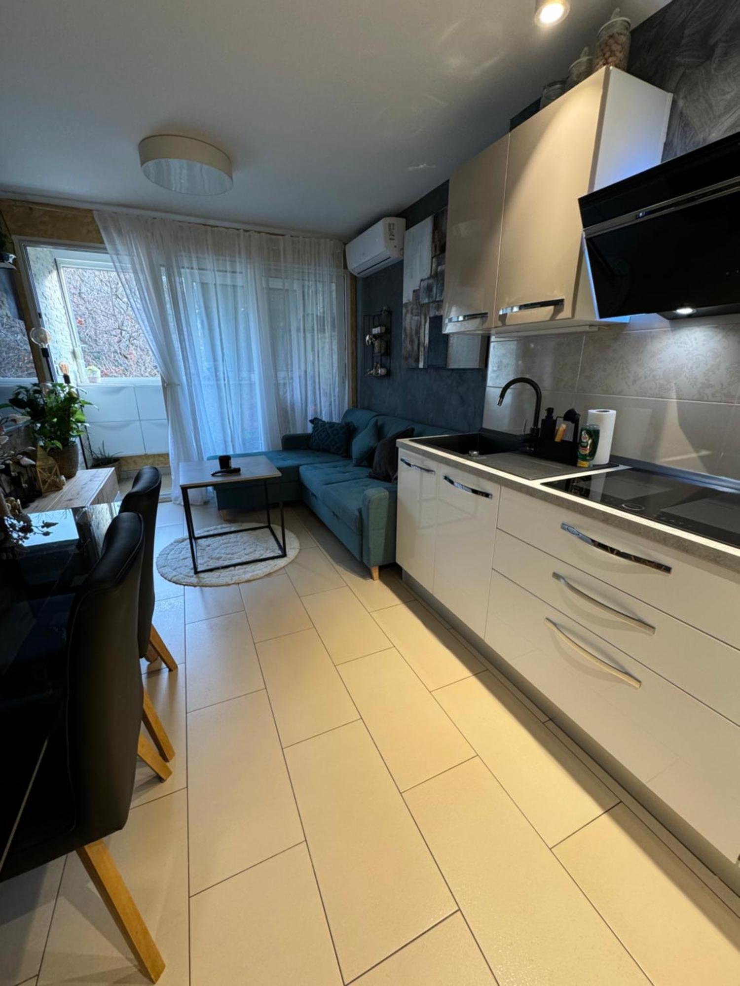 Apartment Astra With Private Parking สปลิท ภายนอก รูปภาพ