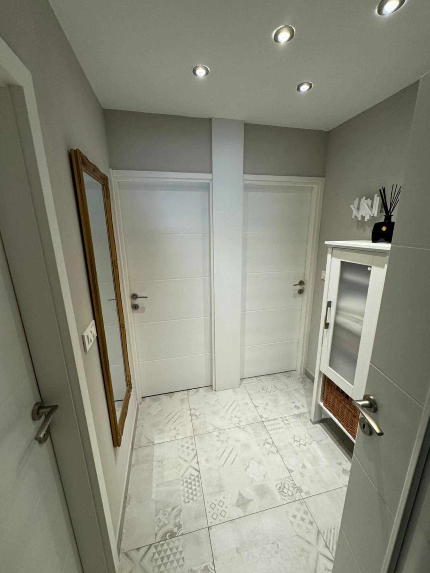 Apartment Astra With Private Parking สปลิท ภายนอก รูปภาพ